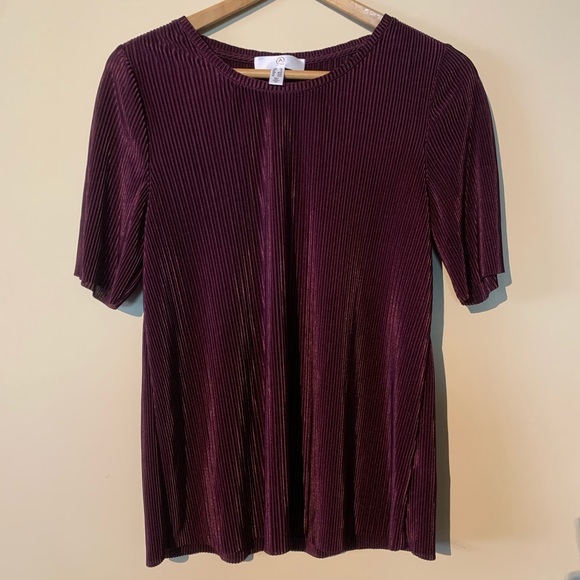 Pennington’s Textured Top - Picture 1 of 4